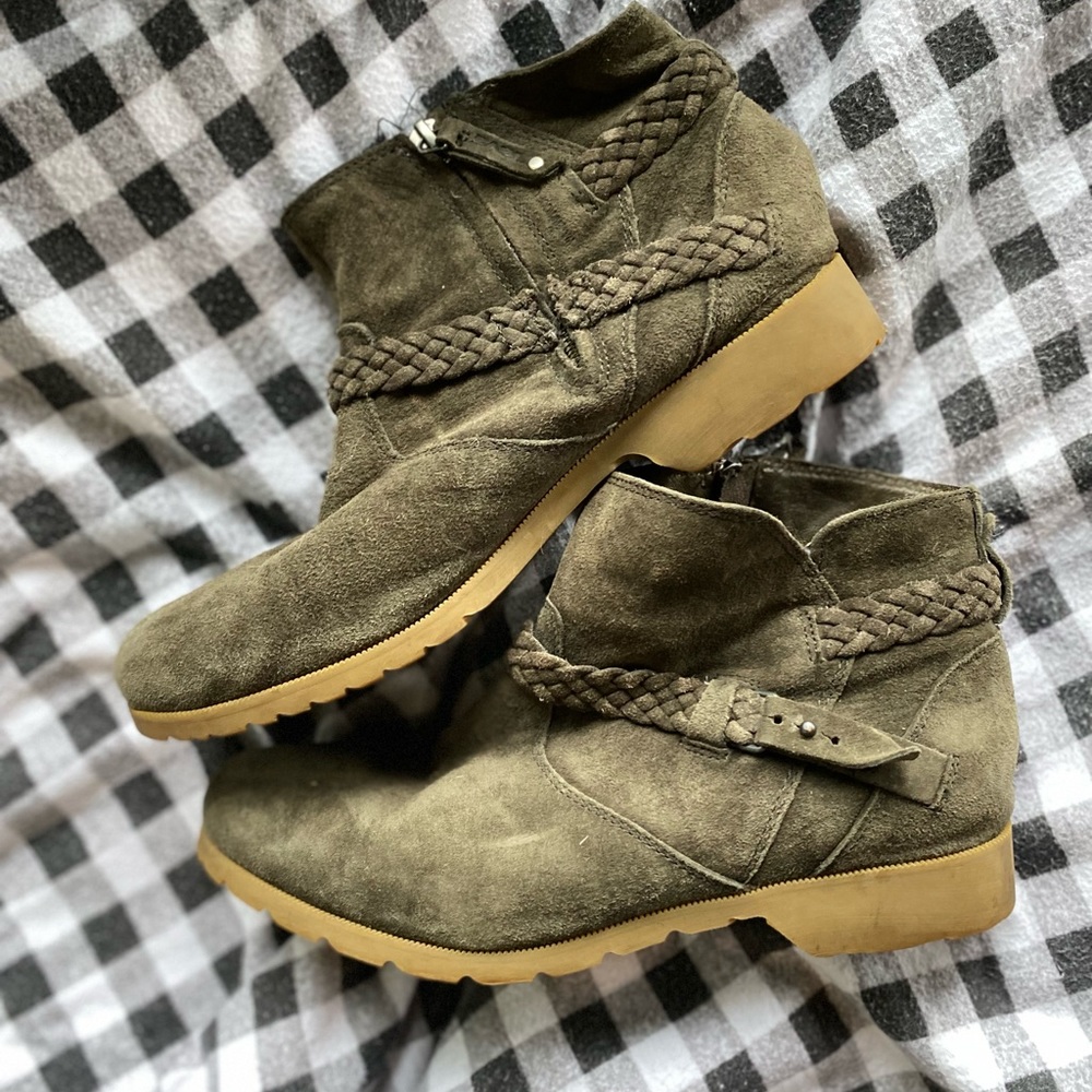 Teva Suede Booties in Olive waterproof, comfy!